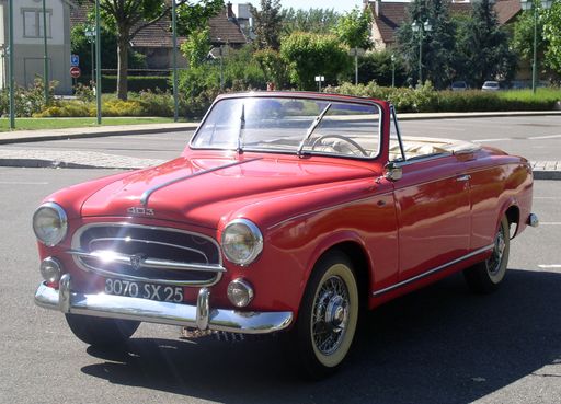 Peugeot 403 Cabriolet Oldtimer aus dem Peugeot-Museum in Sochaux