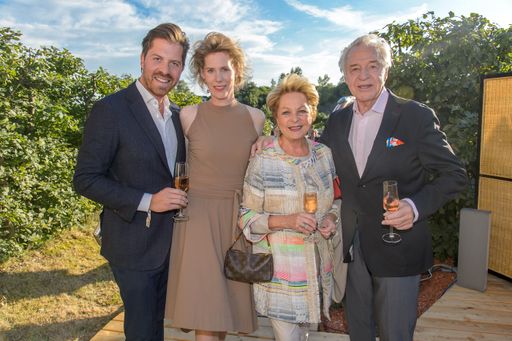 Vorschau Bild von Harald und Ingeborg SERAFIN mit Sohn Daniel,
MarenHOFMEISTER