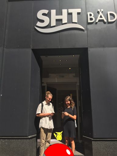 Vorschau Bild von Das Lockmodul zeigte Wirkung und führte zahlreiche
Monsterjäger zum Bäderparadies in die Kaiserstraße.