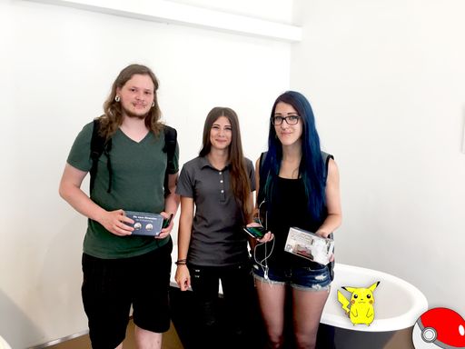 Vorschau Bild von Viele Pokemon-Spieler folgten dem Lockmodul des
Badezimmer-Anbieters, kamen in die Kaiserstraße, Wien 7 und holten
sich die VR Cardboardbrille.