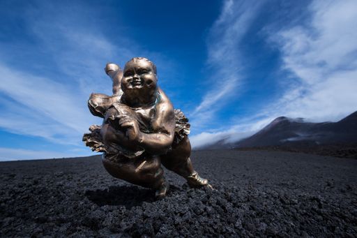 Vorschau Bild von „Chubby Women”-Skulptur bei einer Open Air Ausstellung