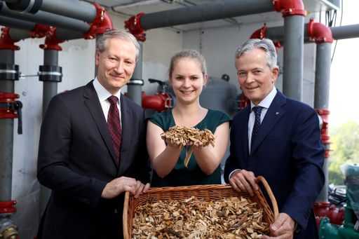 TÜV AUSTRIA-Vorstandsvorsitzender Stefan Haas
(li.), EVN-Vorstandssprecher Peter Layr: Naturwärme als Beitrag zur
Erhaltung einer gesunden Umwelt