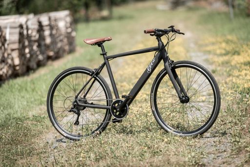  GEERO E-BIKE „VINTAGE VINYL BLACK“ auf Feldweg -
Foto 1