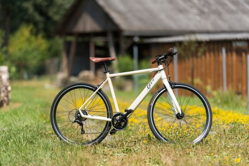 Vorschau Bild von GEERO E-BIKE „CREAM SODA BEIGE“ auf Wiese