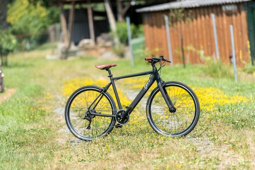 Vorschau Bild von GEERO E-BIKE „VINTAGE VINYL BLACK“ auf Feldweg -
Foto 3