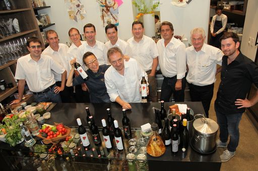 Vorschau Bild von Klöcher Traminer-Winzer zusammen mit Sohyi Kim und Willi Balanjuk