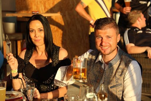 Vorschau Bild von Lt1 Moderatorin Petra Stumpf und Reinfried
Herbst beim Lederhosenclubbing