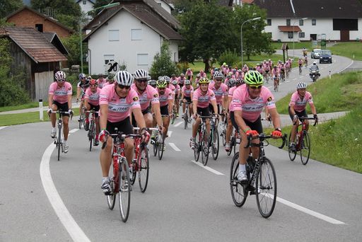  Bei der "Tour de Franz" in Kärnten treten Größen
der Sportwelt für den guten Zweck in die Pedale