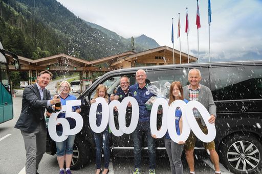  Feierlicher Empfang der Familie Hahn als 65.
Millionster Besucher auf der Großglockner Hochalpenstraße