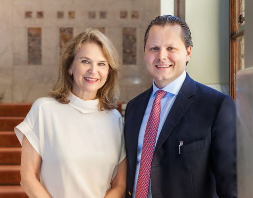 Rekordjahr für Faber-Castell / Historisches Hoch
mit 631 Millionen Euro Umsatz und 10 Prozent Wachstum / Ausmal-Boom
sorgt für gutes Zusatzgeschäft / FC Cosmetics auf Erfolgskurs / Mary
Gräfin von Faber-Castell, Charles Graf von Faber-Castell / Weiterer
Text über ots und www.presseportal.de/nr/43147 / Die Verwendung
dieses Bildes ist für redaktionelle Zwecke honorarfrei.
Veröffentlichung bitte unter Quellenangabe: "obs/Faber-Castell AG"