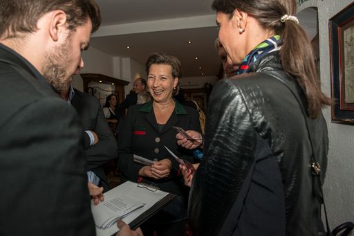 Vorschau Bild von Auch Ex-Ministerin Gabriele Heinisch-Hosek zeigte
sich mit der Flashmob-Aktion der Wiener Ärztekammer amüsiert.