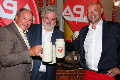 Vorschau Bild von Die stellvertretenden APA-Chefredakteure v.l.
Werner Müllner, Johannes Bruckenberger und Marcus Hebein.