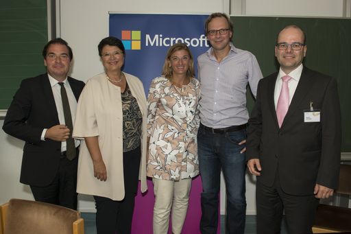 https://www.apa-fotoservice.at/galerie/8111
v.l.n.r.: Rainer Nowak (Herausgeber und Chefredakteur der
Tageszeitung Die Presse), Renate Brauner, (Finanz- und
Wirtschaftsstadträtin der Stadt Wien), Dorothee Ritz (General
Manager, Microsoft Österreich GmbH), Andreas Bierwirth (CEO T-Mobile
Austria) und Rainer Knyrim (Rechtsanwalt für Datenschutzrecht)