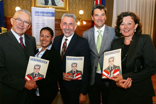http://www.apa-fotoservice.at/galerie/8136 Von
links nach rechts: KR Gustav Glöckler sen., Gisela Glöckler, Georg
Glöckler (Eigentümer und Verleger seit 2014), Matthäus Salzer (Enkel
des Gründers u Eigentümer bis 2014), Birgit Schott (Verlagsleiterin)