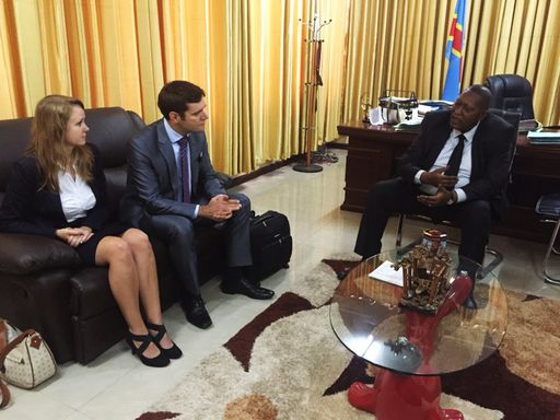 Vorschau Bild von Gespräche zur Ausrollung der Schüler und Studentenausweise mit
Generalsekretär Lufunisabo Bundoki