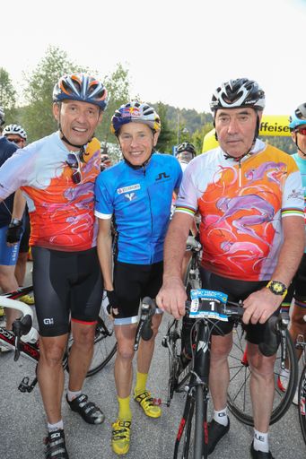Gute Laune vor dem Start der Eddy Merckx Classic
2016. Im Bild v.l.: Leo Bauernberger (Geschäftsführer SalzburgerLand
Tourismus), Andi Goldberger, Eddy Merckx.
