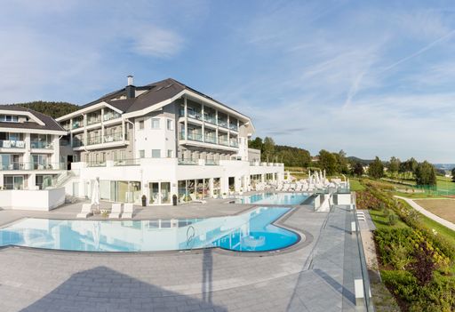  Das 4*S Familienhotel AIGO liegt auf der Sonnenterrasse über
Aigen-Schlägl.