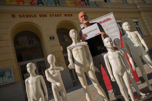 Erich Fenninger stellt dar, wie arme Kinder
abgestempelt werden & erklärt, was das mit der #Mindestsicherung zu
tun hat.