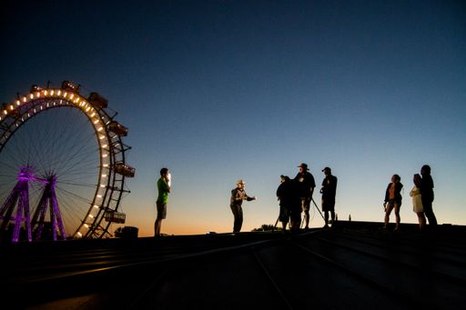 Vorschau Bild von Dreharbeiten im Wiener Prater vor dem Riesenrad