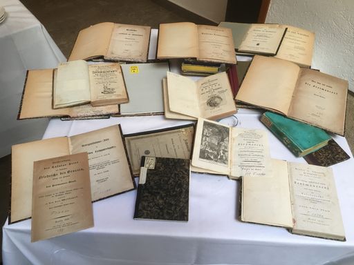  27 Bücher, teils aus dem 18. Jahrhundert, fanden
den Weg in die Großloge von Österreich