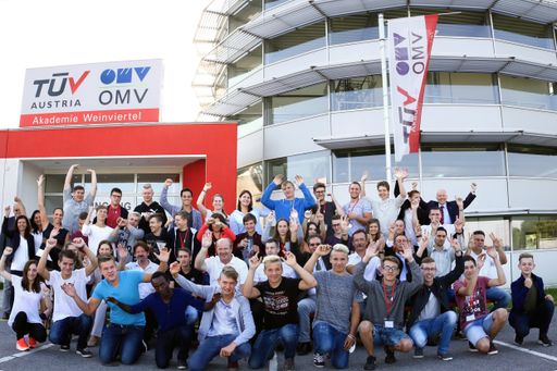 Anfang September wurden 36 neue Lehrlinge im Bildungszentrum TÜV
AUSTRIA-OMV Akademie Weinviertel in Gänserndorf aufgenommen, eine
sehr positive Anzahl angesichts der aktuellen Studie zu
Bildungsaussteigern.