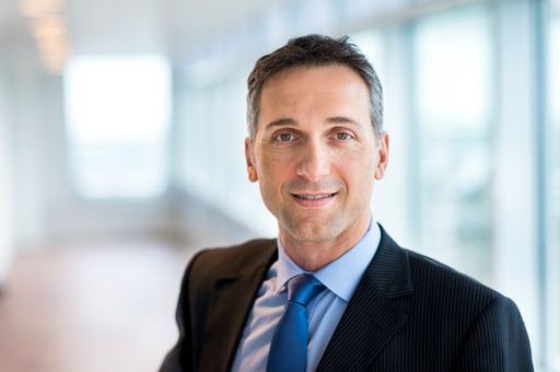Vorschau Bild von Philiips Lighting CEO Eric Rondolat präsentierte
bei der Climate Week in New York das neue Nachhaltigkeitsprogramm.