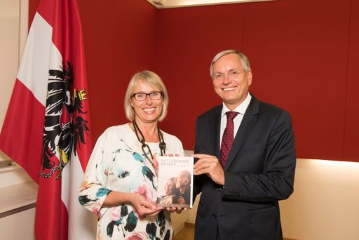 Vorschau Bild von Sozialminister Stöger und MAS Alzheimerhilfe
präsentieren am Weltalzheimertag neues Demenz-Sachbuch