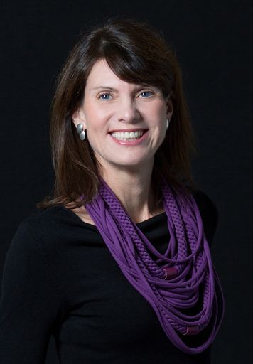 Katharina D. Sigl: „Mit dieser Kooperation setzen
wir unseren Weg hin zum Komplettlösungsanbieter für
Bildungsinstitutionen fort. Nach dem Zukauf und der Integration des
US-Bildungsanbieters Lab-Volt erweitern wir unser Angebot nun um das
Thema ‚Spanende Fertigung‘. Die Kooperation mit der Emco Group
eröffnet viele spannende Möglichkeiten im Zusammenspiel mit der
modularen Bildungswelt von Festo Didactic.“