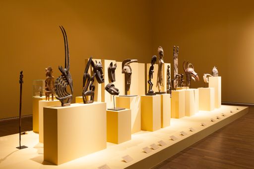  Leopold Museum Wien, September, 2016 -
Ausstellungsansicht "Fremde Götter. Faszination Afrika und
Ozeanien", Objekte aus Westafrika