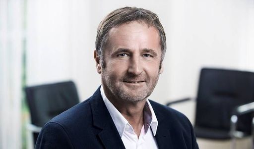  Seit mehr als 20 Jahren bildet Mag. Wolfgang Vovsik
österreichweit erfolgreich Mediatorinnen und Mediatoren aus.
