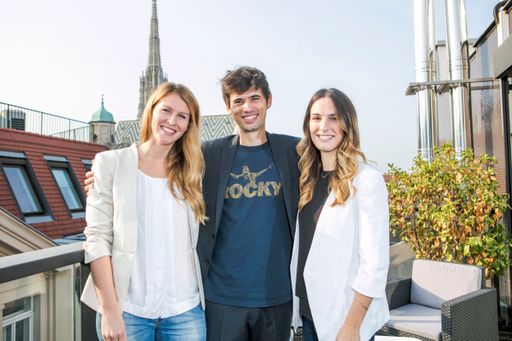  v.l.n.r.: Vanessa Ulrich (D-A-CH Country Manager
Once), Jean Meyer (Mitbegründer und CEO Once), Angela (Matchmakerin
Once)