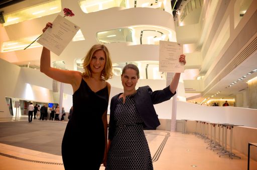 Vorschau Bild von Die Preisträgerinnen Julia Ambrosewicz (li.) und
Alexandra Sprinzl (re.)