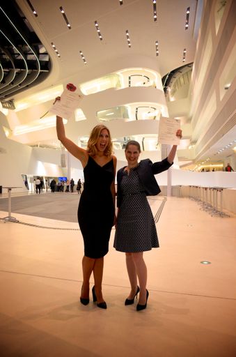 Vorschau Bild von Die Preisträgerinnen Julia Ambrosewicz (li.) und
Alexandra Sprinzl (re.)