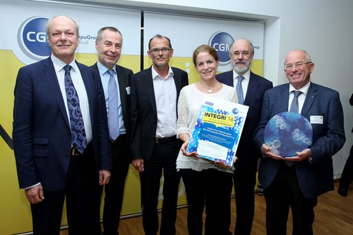 Vorschau Bild von Das Team „Integrierter Patientenpfad,
Behandlungspfad Schlaganfall Tirol“ mit Gratulanten