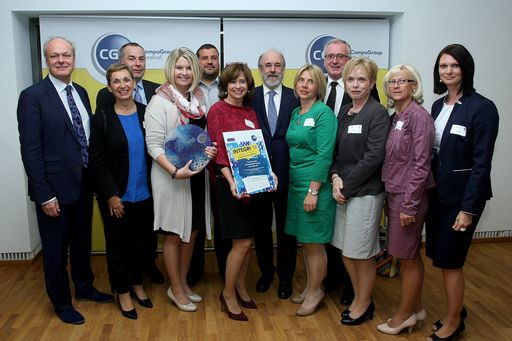 Vorschau Bild von Das Team „Psychosoziale Übergangsbetreuung
'Sprungbrett'“ mit Gratulanten