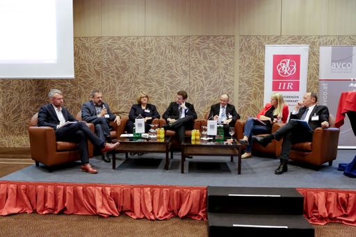 Vorschau Bild von V.l.n.r.: Es diskutieren Niko Alm (NEOS), Werner Groiß (ÖVP),
Ruperta Lichtenecker (Grüne), Lukas Sustala (NZZ Österreich),
Christian Keuschnigg (Wirtschaftspolitischen Zentrum, Wien),
Elisabeth Hakel (SPÖ), Axel Kassegger (FPÖ)