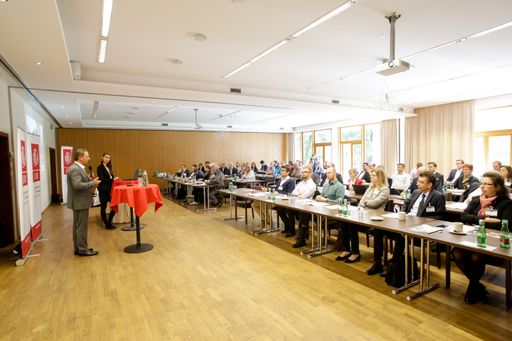 Vorschau Bild von TeilnehmerInnen des gemeinsamen Eröffnungsplenums