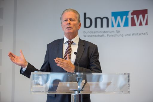 Vorschau Bild von Mitterlehner: Österreich an die Spitze bringen