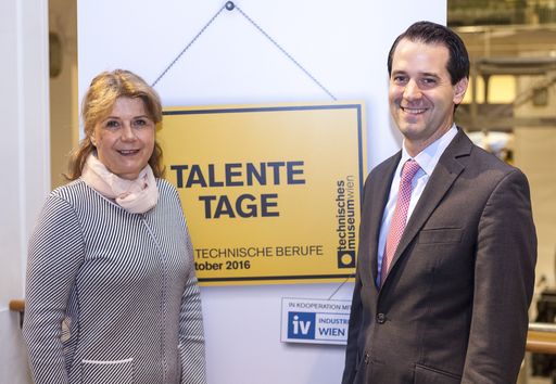  https://www.apa-fotoservice.at/galerie/8217 Dr.
Gabriele Zuna-Kratky (Direktorin TMW), Mag. Leopold Lichtenstein
(Industriellenvereinigung Wien)