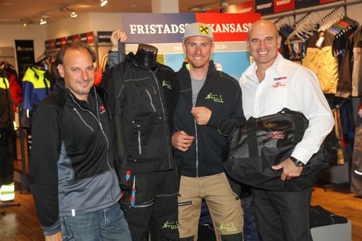 http://www.apa-fotoservice.at/galerie/8236
Pressegepräch Fristads Kansas in Salzburg.zur Kooperation mit dem
ÖSV und dem Skifahrer Max Franz.Im Bild v.l. Elmar Kandolf
(Geschäftsführer Fristads Kansas), Skifahrer Max Franz und Toni
Giger (ÖSV).Foto: APA OTS Fotoservice/FristadsKansas/Franz
Neumayr.5.10.2016