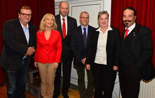 v.l.n.r.: Christoph Matznetter, Marie-Theres Ehrendorff, Peter
Zanoni, Harald Troch, Ortrun Gauper, Wolfgang Fasching