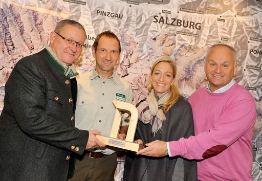  US Botschafterin Alexa Wesner (2.v.r.) wurde im
Nationalparkzentrum Mittersill von Bürgermeister Dr. Wolfgang
Viertler (1.v.l.) sowie Ferienregion und Nationalparkzentrum
Geschäftsführer Mag. Christian Wörister (1.v.r.) und Nationalpark
Direktor Dipl.-Ing. Wolfgang Urban (2.v.l.) empfangen
