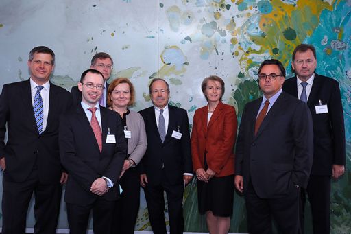 http://www.apa-fotoservice.at/galerie/8266 v.l.n.r.
Univ.-Prof. Dr. Ulrich Torggler (Universität Wien), RA Dr. Lukas
Feiler (Baker McKenzie Diwok Hermann Petsche Rechtsanwälte), RA
Priv.-Doz. MMag. Dr. Martin Oppitz (a2o legal Rechtsanwälte),
Marielouise Gregory, MBA (Leitung Rechtsabteilung der Telekom
Austria), Dr. Erich Hampel (Vorstandsvorsitzender der B&C
Privatstiftung), Univ.-Prof. Dr. Susanne Kalss (Institut für Zivil-
und Unternehmensrecht, WU Wien), Univ.-Prof. Dr. Paul Oberhammer
(Dekan der Rechtswissenschaftlichen Fakultät der Universität Wien),
Univ.-Prof. Dr. Franz Marhold (Institutsvorstand für
Österreichisches und Europäisches Arbeitsrecht und Sozialrecht, WU
Wien)