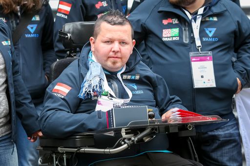 Der Österreicher Gerhard Kleinhofer steuerte beim
Cybathlon in Zürich eine Computerfigur alleine durch seine Gedanken.
Der Cybathlon war das erste internationale bionische Kräftemessen
für Menschen mit schweren körperlichen Handicaps.