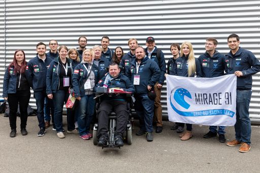 Vorschau Bild von Der Österreicher Gerhard Kleinhofer und sein BCI
Racing Team „Mirage 91“ der TU Graz beim Cybathlon in Zürich. Der
Cybathlon war das erste internationale bionische Kräftemessen für
Menschen mit schweren körperlichen Handicaps.