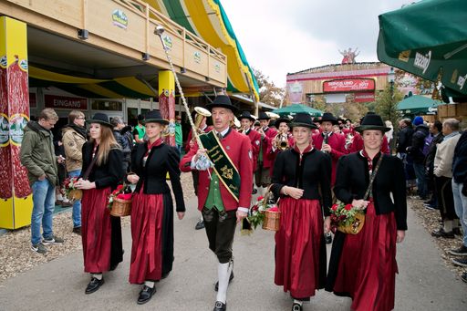 Vorschau Bild von Einzug zum Abschlusstag am Wiener Wiesn-Fest 2016