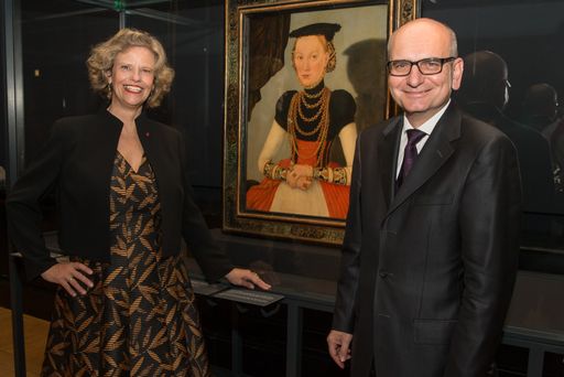  Direktorin Sabine Haag mit Verkehrsbüro-Boss
Harald Nograsek vor „Bildnis einer Dame“ der nächtlichen Schau
„Edmund de Waal trifft Albrecht Dürer. During the Night“ im KHM
Wien.