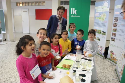 Bundesbäuerin Andrea Schwarzmann beim Start der
Bäuerinnen-Herbstaktion in der Volksschule Klausenburger Straße 25
in Wien, 10. Bezirk.