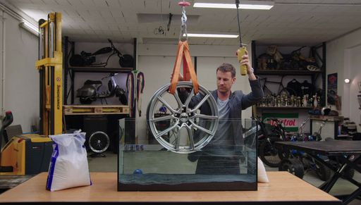 Der Zwölf-Stunden-Salzaquariumtest ist nur einer
der Tests im Saltlab. Weiterer Text über ots und
www.presseportal.de/nr/122110 / Die Verwendung dieses Bildes ist für
redaktionelle Zwecke honorarfrei. Veröffentlichung bitte unter
Quellenangabe: "obs/ALCAR LEICHTMETALLRÄDER GMBH"