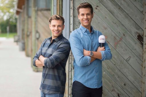 Vorschau Bild von Die Moderatoren Jakob Glanzner und Florian Lettner für ServusTVs
"Servus am Abend".